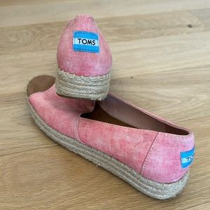 Toms